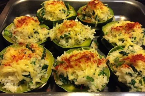 Stuffed gem squash with spinach recipe Gem Squash Recipes Stuffed, Gem Squash Recipes, Spinach And Rice, Gem Squash, African Meals, Chocolate Fudge Cupcakes, Microwave Dishes, Spinach Rice, Rice Stuffing