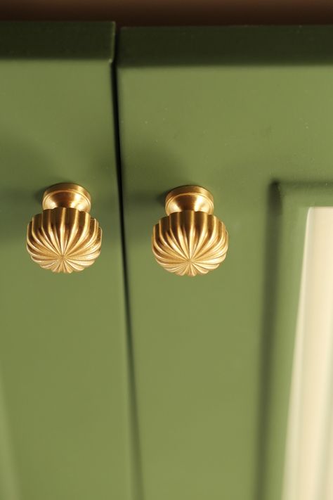 Gold Dresser Knobs, Brass Dresser, Wardrobe Door Knobs, Vintage Drawer Pulls, Vintage Cupboard, Wardrobe Knob, Gold Dresser, Vintage Drawer, Wardrobe Door Handles