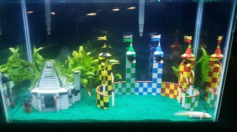 Harry Potter Theme Themed Fish Tank, Lego Fish, Harry Potter Bathroom, Fish Aquarium Decorations, Fish Tank Themes, Cool Fish Tanks, Fish Tank Design, Harry Potter Room Decor, Harry Potter Food