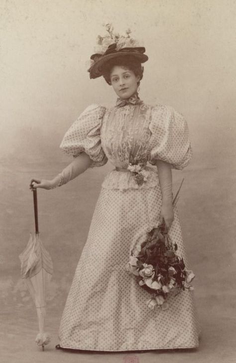 Ladies Fashions: Huge Sleeves of the 1890s - Kristin Holt 1890 Fashion, 1900 Fashion, 1890s Fashion, 1800s Fashion, 19th Century Fashion, History Fashion, Victorian Clothing, Victorian Women, Antique Clothing