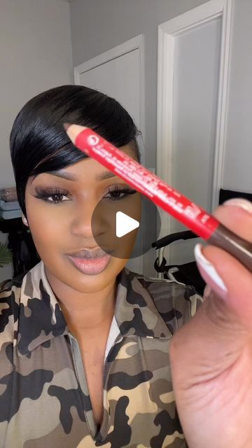 Lιи∂ѕєу Zσиєé on Instagram: "Want fuller lips ? Let me show you how 💋(even though my lips already big😂😂😂) First over line your lips with a brown liner ! Todays lip combo is featuring the coin collector lip liner from @onesize Add a nude lip stick in the middle which is #55 driver from @maybelline super stay matte ink And add something glossy to give the illusion of bigger lips ! I’m using the @morphebrushes and @meredithduxbury eye face and lip gloss which is a purse must have ! This is my fav lip combo! Definitely a combo for any complexion. You can either make it more brown than nude or more nude than brown! Try it and let me know what you think💋😘" Dark Brown Lip Liner Combo, Lip Liner Tutorial Black Women, Brown Red Lip Combo, How To Do Lip Liner And Gloss, How To Make Lips Look Bigger, How To Line Your Lips, Dark Lip Combo, How To Do Lip Liner, Good Lip Combos