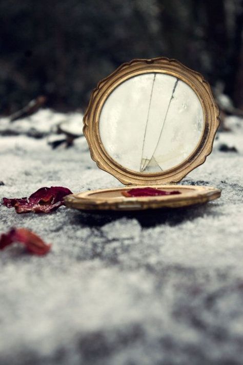 This broken mirror looks like #Halloween to me. Yennefer Of Vengerberg, Dragon Age Origins, Broken Mirror, Tale As Old As Time, Fantasy Photography, Story Inspiration, A Mirror, Dragon Age, Pics Art