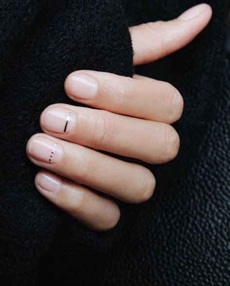 Manicure Natural, Minimal Nail, Minimalist Moda, Minimal Nails Art, Natural Nail Designs, Minimalist Nail Art, Minimal Nails, Minimalist Nails, Minimal Chic