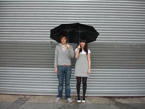 Under a tandem umbrella...brilliant! Clingy Girlfriend, Cool Umbrellas, Funny Gadgets, Leigh On Sea, Diy Tops, Umbrella Designs, Under My Umbrella, Singing In The Rain, Rain Rain