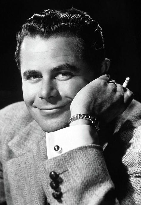 Glenn Ford, Old Hollywood Movie, Hollywood Men, Face Reference, The Doctor, Classic Hollywood, Old Hollywood, Front Row, Celebrity Crush