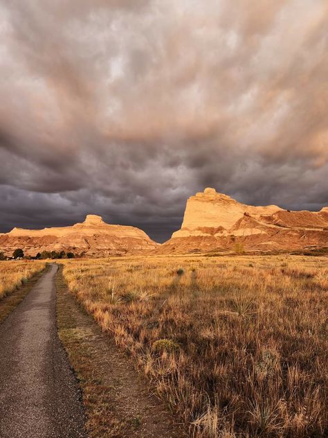 Scottsbluff National Monument Scottsbluff National Monument, Nebraska Landscape, Scottsbluff Nebraska, American Southwest, National Monuments, Old West, Travel Usa, Nebraska, Cool Things