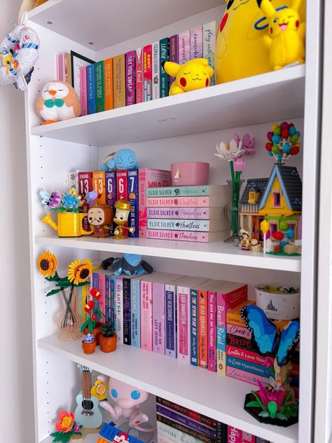 Book Case Ideas, Colorful Bookshelves, Book Room Ideas, Book Corner Ideas Bedroom, Bookshelves Aesthetic, Pretty Bookshelves, Aesthetic Bookshelves, Bookshelves Ideas, Book Area