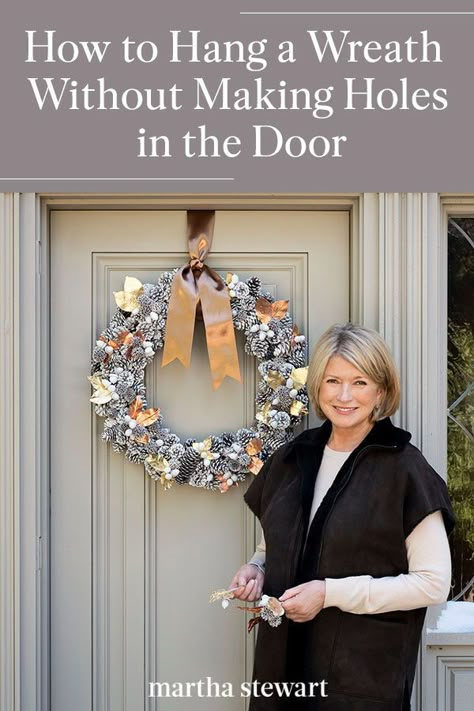 Hanging Christmas Wreath On Front Door, How To Make A Front Door Wreath, Christmas Decorating Front Door, Xmas Door Wreath Ideas, Hang A Wreath On Door, Christmas Wreaths Outdoor, Xmas Front Door Ideas, Christmas Wreath Front Door, Diy Door Decorations For Christmas