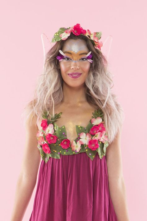 You can turn into a fairy with this DIY Halloween costume + makeup tutorial. Flower Costume Diy Women, Midsummer Nights Dream Costume, Diy Fairy Costume Women, Costume Diy Women, Diy Fairy Costume, Flower Costume Diy, Flower Fairy Costume, Adult Costumes Diy, Casual Halloween Costumes