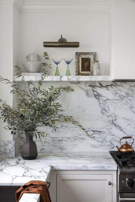 European Kitchen Aesthetic, Marble Range Backsplash, Marble Wall Kitchen, Marble Ledge Kitchen, Marble Kitchen Wall, In Frame Kitchen, Kitchen Stone Backsplash, Kitchen Vent Hood Ideas, Marble Shelf