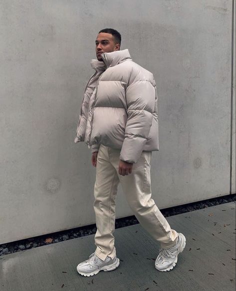 Buffer Jacket Outfit, Puffer Jacket Street Style Men, Winter White Puffer Jacket For Streetwear, Mens White Puffer Jacket Outfit, Korean Puffer Jacket Outfit Men, Beige Outfit Men, Buffer Jacket, Luxury Men's Streetwear Puffer Jacket, Puffer Jacket Outfit Men