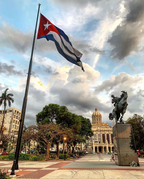 Cuba Wallpaper Aesthetic, Cuban Aesthetic, Cuba Vacation Aesthetic, Cuba Aesthetic Vintage, Cuba Aesthetic, Cuba Travel Aesthetic, Cuba Pictures, Cuba Street Photography, Cuba Street