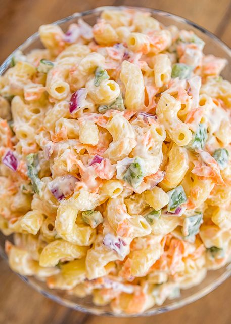 Sweet Macaroni Salad - seriously THE BEST macaroni salad EVER!! I took this to a potluck and it was the first thing gone. Everyone asked for the recipe! Can make this ahead of time and refrigerate overnight. Elbow macaroni, red onion, green bell pepper, carrots, sweetened condensed milk, mayonnaise, cider vinegar, sugar, salt and pepper. This is our new favorite side dish!!! #sidedish #pastasalad #potluck Best Macaroni Salad Ever, Sweet Macaroni Salad Recipe, Sweet Macaroni Salad, Recipe With Sweetened Condensed Milk, Sweet Pasta Salads, Best Macaroni Salad Recipe, The Best Macaroni Salad, Easy Macaroni Salad, Potluck Salad