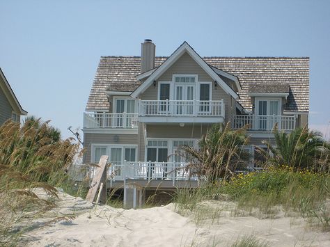 Quaint Beach House, House On A Beach, Coastal Granddaughter House Exterior, American Beach House, Small Beach House Aesthetic, Beach House Designs, House By The Beach, Beach House Architecture, Beachfront House Exterior