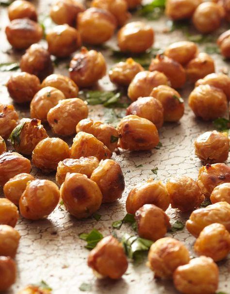 roasted-garbanzo-beans-RU190417 Easy Party Snacks, Chickpeas Recipes, Snacks To Share, Roasted Garbanzo Beans, Sweet Potato Snacks, Chickpea Recipes Roasted, Tasty Appetizers, Roasted Chickpea, Party Snacks Easy