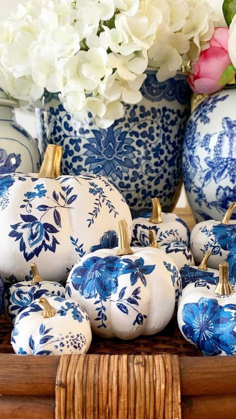 katherinneribeiro on Instagram: Last year I made this gorgeous chinoiserie pumpkins with a paper napkin and I am still in love with them. Super easy and affordable way to… No Carve Pumpkin Decorating Ideas, Easy Pumpkin Decorating, No Carve Pumpkin, Decoupage Pumpkins, Chinoiserie Pumpkins, Types Of Pumpkins, Pumpkin Decorating Ideas, No Carve Pumpkin Decorating, Decorate For Fall