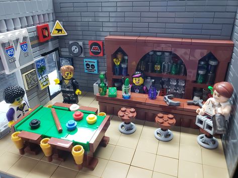 Lego Builds Ideas, Lego House Ideas Furniture, Lego Garage, Lego Hotel, Awesome Lego Creations, Easy Lego Creations, Lego House Ideas, Gaming Room Ideas, Lego Town