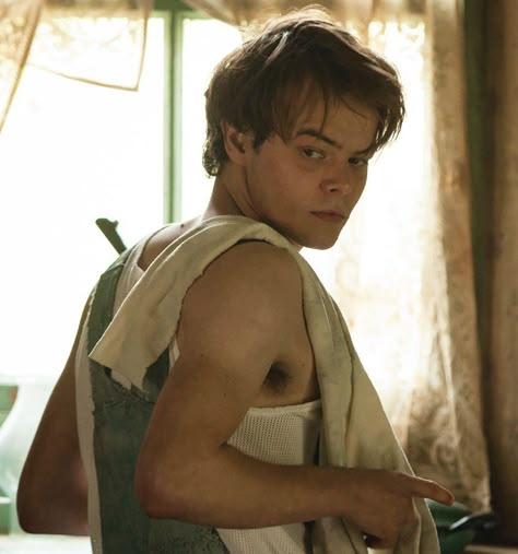 Billy Marrowbone, Charlie Heaton Rares, Charlie Heaton Aesthetic, Stranger Things Jonathan, Gone Series, Charlie Heaton, Jonathan Byers, Brown Hair Men, Chris B