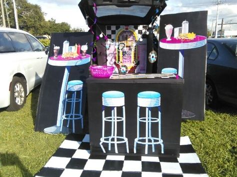 Soda Shop Trunk Or Treat, Diner Trunk Or Treat Ideas, 1950s Trunk Or Treat, 50s Diner Trunk Or Treat, Hoco 2022, 50s Sock Hop, Dr Car, Car Hop, Trunk Or Treat Ideas