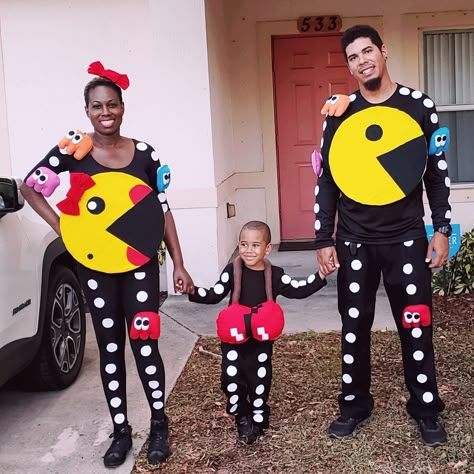 Mr. & Mrs. PacMan! Don’t forget about the cherry! #halloween2018 Pacman Couple Costume, Pac Man Family Halloween Costumes, Ms Pac Man Costume Diy, Mrs Pacman, Mr And Mrs Pacman Costume, 2025 Halloween Costume Ideas, Mrs Pacman Costume, Ms Pacman Costume, Diy Pacman Costume