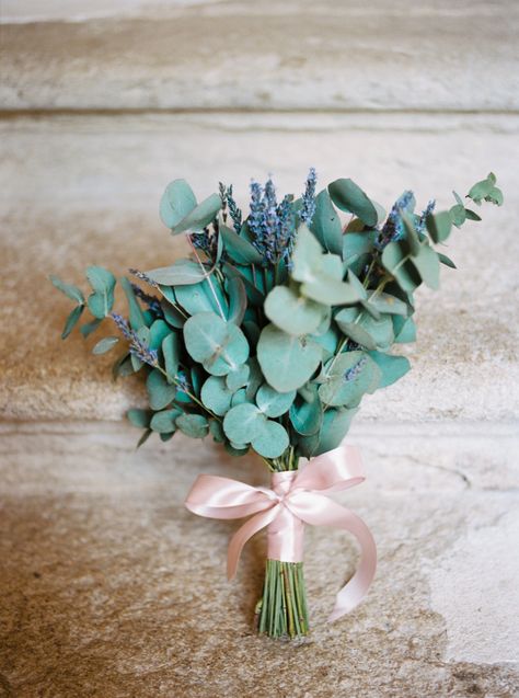 Eucalyptus and lavender wedding bouquet: Photography: Jérémy Ferrero - https://jeremyferrero.com/ Greenery And Lavender Bouquet, Wedding Bouquet Lavender Eucalyptus, Lavender And Eucalyptus Bouquet, Lavender Eucalyptus Bouquet, Lavender And Eucalyptus Wedding, Vineyard Wedding Dress, Lavender Wedding Bouquet, Eucalyptus And Lavender, Global Wedding