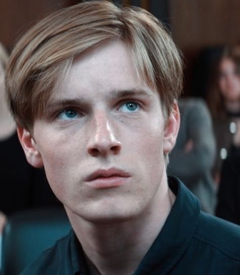 Louis Hofmann Fans on Instagram: “Louis Hofmann #landofmine #handsome #thewhitecrow #dark #louishofmann #darknetflix #netflix #netflixandchill #germany #germanshepherd…” Dorian Grey, Louis Hofmann, Blue Eyed Men, Charming Man, The Secret History, Perfect Man, Book Characters, Blue Eyes, No. 2