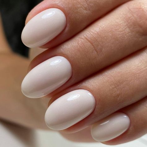 Luxio is 100% pure gel that is odorless and solvent free. Because it is not mixed with polish like some other brands, it offers more durability, ease of use, and consistency you can rely on. Formulated to coat and protect the natural nail, Luxio delivers ease of application along with maximum control. Luxio is the perfect choice for a long lasting gel manicure or pedicure. PLEASE NOTE: Due to the many variations in monitors and browsers, color samples may appear different on different monitors. Neutral Nails Manicure, College Grad Nails Ideas, Cream Colour Nails, Light Short Nails, White Nude Nails, Light Color Nails, Off White Nails, Ivory Nails, Romantic Nails