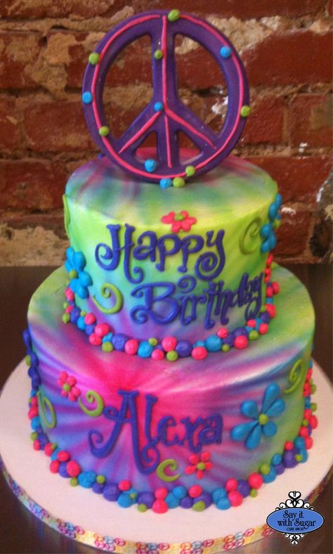 Hippie Cake Ideas, Tye Dye Cake, Hippie Cake, Tie Dye Birthday Party, Airbrush Cake, Neon Cakes, Tie Dye Birthday, Hippie Birthday, Neon Birthday