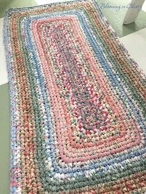 Braided Rag Rug Diy, Crochet Rag Rugs, Crocheted Rugs, Rag Rug Diy, Homemade Rugs, Rugs To Make, Rag Rug Tutorial, Locker Hooking, Crochet Rag Rug