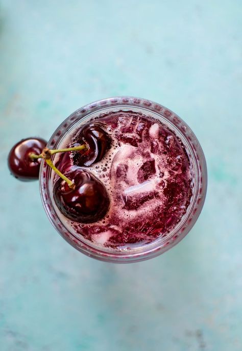 This homemade cherry vanilla soda is easy, delicious, and contains only 5 ingredients. Soda Aesthetic, Cold Brew Iced Tea, Cherry Soda, Drinking Vinegar, Fun With Food, Homemade Soda, Cherry Vanilla, Healthy Cocktails, Hello Glow