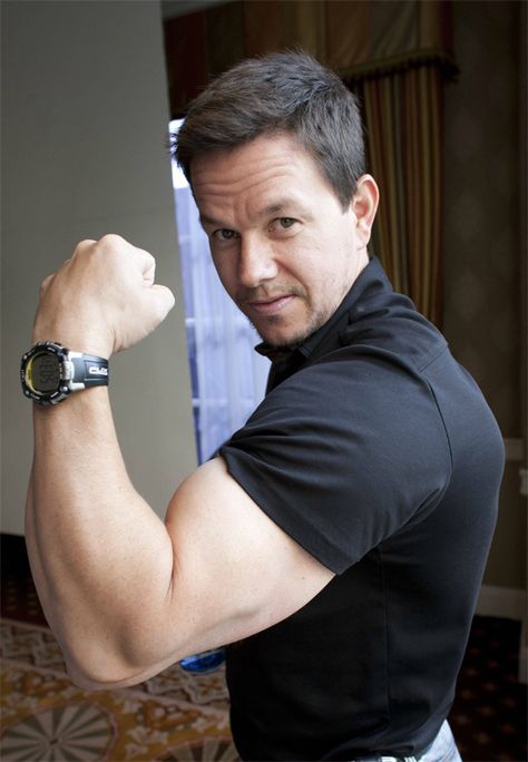 Mark Wahlberg Height Weight Body Measurements | Celebrity Stats Wahlberg Brothers, Actor Mark Wahlberg, Mark Wahlberg, Flexing, Hot Actors, Good Looking Men, Look At You, American Actors, Celebrities Male