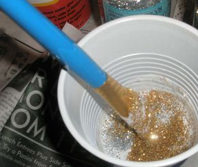 How To Add Glitter To Shoes, Designer Converse, Diy Glitter Sneakers, Vans Oldschool, Glitter Tennis Shoes, Red Glitter Shoes, Diy Glitter Shoes, Glitter Wallpaper Iphone, Mod Podge Glitter