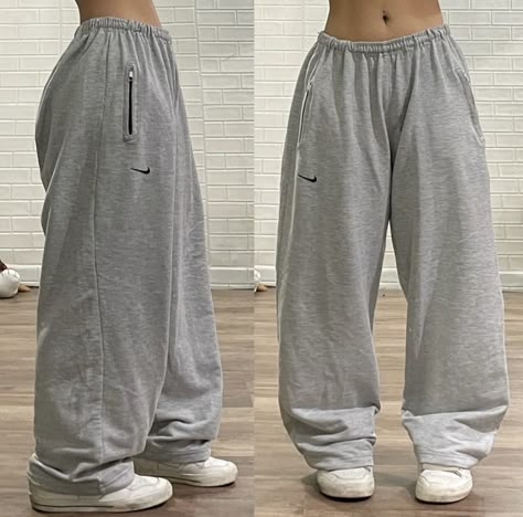 Nike Pants Outfit, Baggy Sweatpants Outfit, Nike Baggy Sweatpants, Baggy Sweats, Trends 2025, Baggy Sweatpants, Baggy Clothes, Casual Day Outfits, Baggy Pants