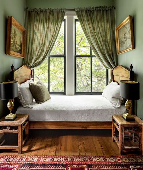 In the Foothills of the Blue Ridge Mountains, a Visionary Landscape Architect Creates His Own Eden Interior Vintage, Green Walls, Design Living Room, Elle Decor, Decoration Design, Guest Bedroom, Small Bedroom, Bedroom Inspirations, Home Bedroom