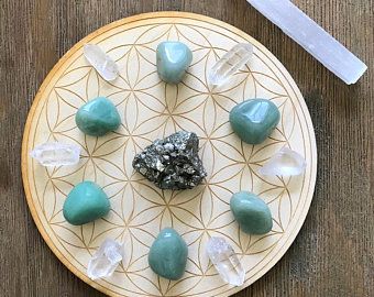 Money Crystal Grid, Crystal Grid For Money, Flower Of Life Crystal Grid, Altar Art, Crystals For Manifestation, Metatrons Cube, Crystal Box, Seed Of Life, Manifest Abundance