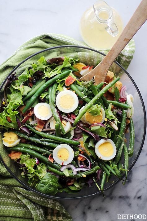 Green Bean and Egg Salad with Garlic Parmesan Vinaigrette - A simple salad of green beans, eggs and bacon tossed with an amazing Garlic Parmesan Vinaigrette. This is Spring in a salad bowl!  Get the recipe on diethood.com Egg Salad Recipe With Relish, Egg Salad Recipe Easy, Egg Salad Recipe Healthy, Delicious Green Beans, Easter Dinner Menus, Green Bean Salads, Vinaigrette Recipe, Egg Salad Recipe, Vinaigrette Recipes