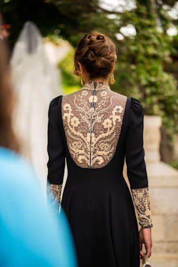 Queen Rania Dress, Abaya Styles, English Dress, Dresses For Pregnant Women, Lace Dress Design, Classy Wedding Dress, Stylish Wedding Dresses, Queen Rania