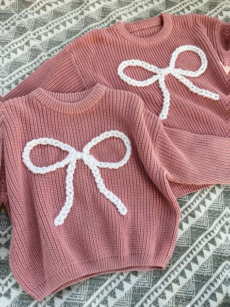 Hand Embroidered Baby Bow Sweater Cute Sweater Embroidery, Hand Embroidered Bow, Hand Embroidered Baby Gifts, Christmas Embroidered Sweater, Hand Embroidery Baby Clothes, Embroidered Sweater Diy, Hand Embroidered Shirts, Hand Stitching Projects, Embroidery Sweater Diy