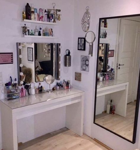 Vanity In Bedroom, Room Vanity Ideas, Makeup Room Decor, Vanity Room, Makeup Rooms, Vanity Ideas, Bedroom Vanity, Room Goals, Bedrooms Ideas