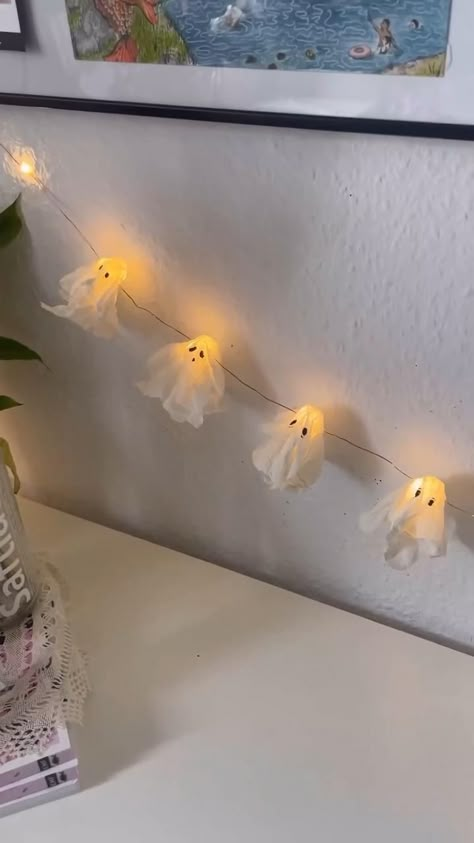 Cute halloween decorations 👻✨ Love this little diy ghost lights by @deryatavas 💗 What do you think? Halloween Decorations Cute Diy, Homemade Wall Decor Diy Crafts, Cute Halloween Room Decor Diy, Diy Ghost Lights, Cute Diy Halloween Decorations For Room, Ghost Room Decor, Halloween Room Decorations Diy, Fall Room Diy Decor, Halloween Room Diy Decor