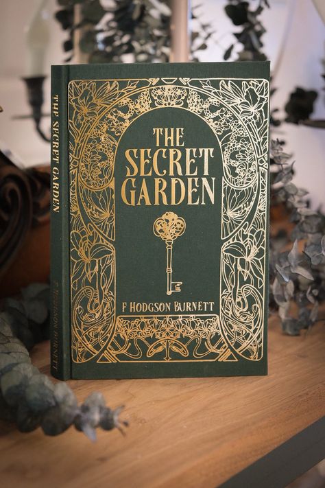 Pretty Book Covers Classics, Plant Book Cover, 1920s Book Covers, Botanical Book Design, Interesting Book Covers, The Secret Garden Book Cover, Secret Garden Book Cover, Fairy Book Cover, Sketch Journaling