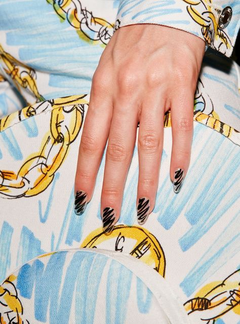 Got A Sharpie? You Can Pull Off Fall's Coolest Nail Art Trend+#refinery29 Scribble Nail Art, Scribble Nails, Nail Printer, Sketch Fashion, Natural Nail Designs, Nail Design Inspiration, Clear Nail Polish, Diy Nail Designs, Etsy Wedding