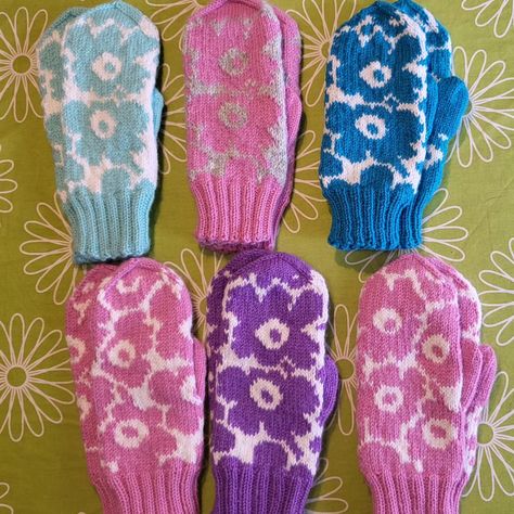 Nojatuolin uumenista | Käsitöihin, ja ennen kaikkea kutomiseen hurahtanut äiti- ja mummi-ihminen. Airfryer Recept, Crafty Diy, Machine Knitting, Ponchos, My Little Pony, Needlework, Bedroom Decor, Easter, Socks