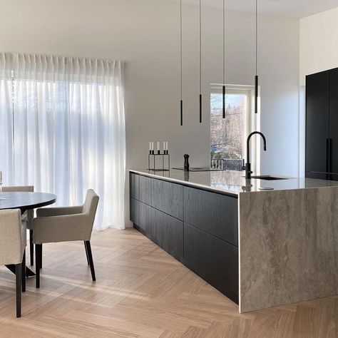 Revix USA Home Decor on Instagram: “The Wood-look Porcelain Tile makes the space more pleasant! The best is that it can be used in several spaces. 😍 #revixusa #revixmiami…” Dekton Arga, The Space, Porcelain Tile, A Kitchen, Dining Bench, Elegant Design, Kitchen Design, Home Kitchens, Tile