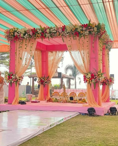 Vidhi Mandap, Farm Renovation, Mandap Decoration, Mandap Design, Simple Stage Decorations, Destination Wedding Decor, Wedding Stage Decor, Mehendi Decor, Wedding Decor Photos