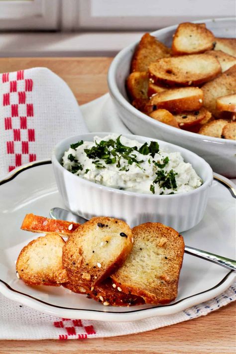 Everything Bagel Chips from Leftover Bagels on a plate with cheese Leftover Bagels, Everything Bagel Chips, Crescent Roll Pastry, Bagel Recipes, Onion Bagel, Creamy Spinach Dip, Blueberry Bagel, Ginger Pork, Bagel Chips