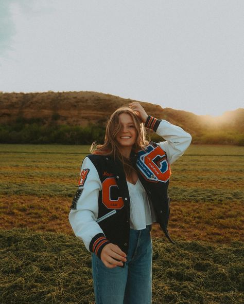 I swear @maija.c.noopila is a Brandy Melville model on the side🌾🌅🎓 Can’t get over how gorgeous this shoot came out. 🥰 #lascrucesphotographer #lascrucesnmphotographer #graduationphotoshoot🎓 #seniorpictures #seniorsession #lascrucesgraduationphotographer #seniorphotography #seniorphotographer #seniorportraits #graduationphotography Brandy Melville Models, Graduation Photos College, Women Poses, Portraits Poses, Grad Poses, Graduation Shoot, College Graduation Photoshoot, College Graduation Photos, Graduation Photography Poses