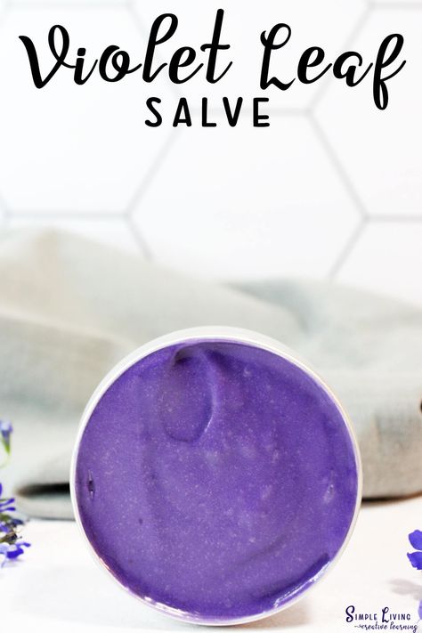 This healing Violet Leaf Salve is anti-inflammatory, soothing and cooling, making it a great option for those with skin irritations. Medicinal Remedies, Herbal Salve Recipes, Drawing Salve, Medicine Herbs, Herbal Remedies Recipes, Salve Recipes, Skin Rashes, Healing Remedies, Natural Beauty Recipes