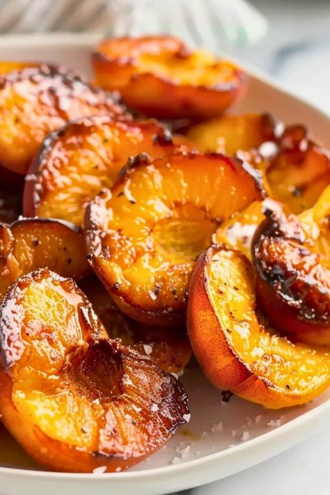 These air fryer peaches are a healthy treat everyone will love! Seasoned with cinnamon and brown sugar, they're a sweet treat you can whip up in no time. Air Fryer Peaches, Peach Healthy, Spiced Peaches, Air Fryer Recipes Dessert, Peach Dessert Recipes, Cinnamon Recipes, Peach Desserts, Sweet Heat, Healthy Treat