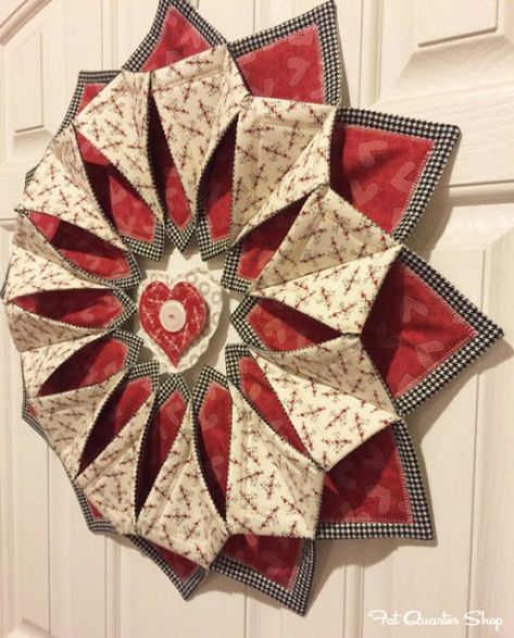 Fold 'n Stitch Wreath for Your Door or Table - Quilting Digest Stitch Wreath, Quilted Wall Hanging, Fabric Wreath, Fabric Table, Wreath Tutorial, Quilted Table Runners, Valentine Wreath, Christmas Quilts, Christmas Sewing